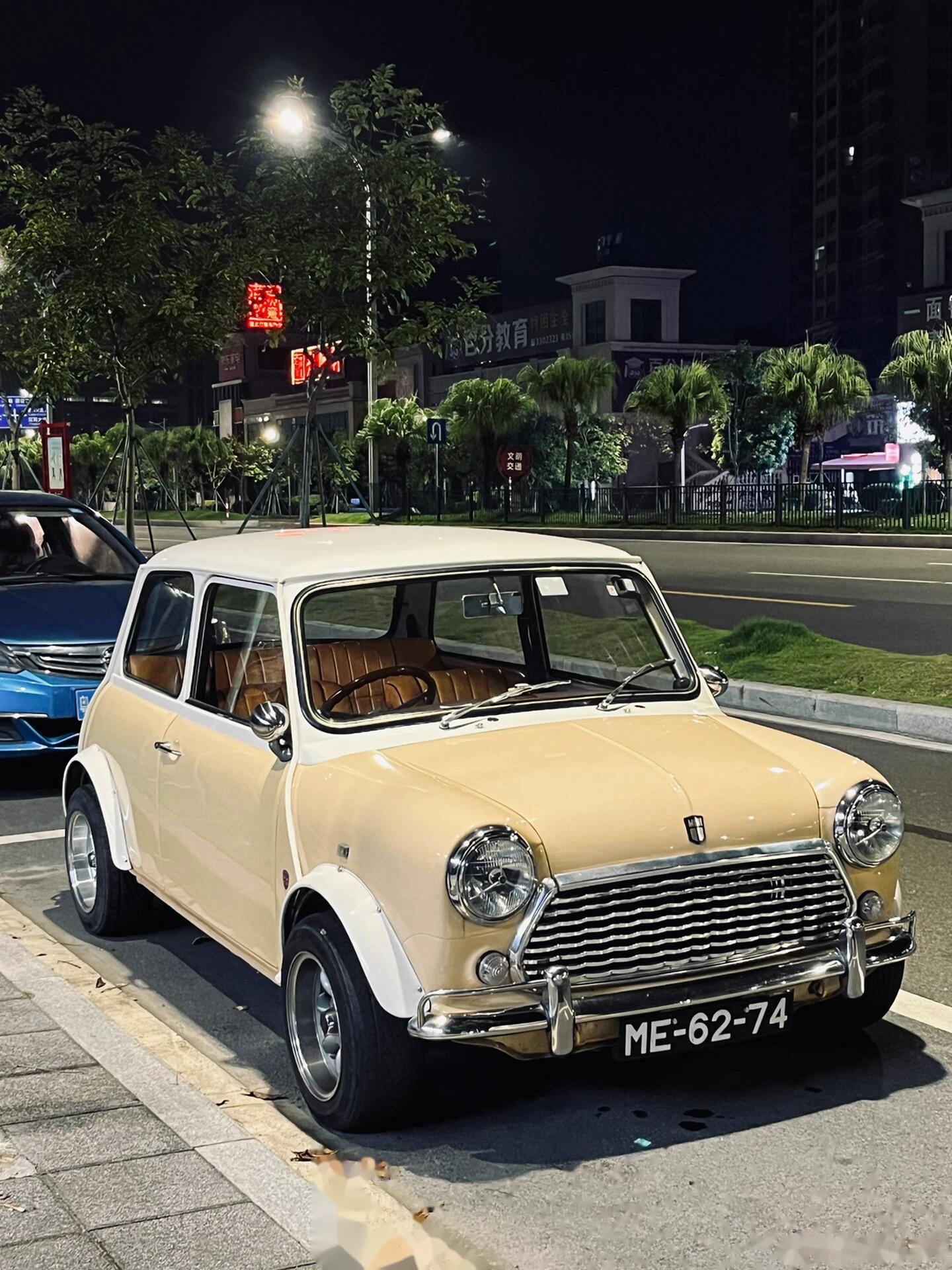 偶遇憨豆先生同款车 超纯正英伦风格的初代mini 可以算是经典中的经典