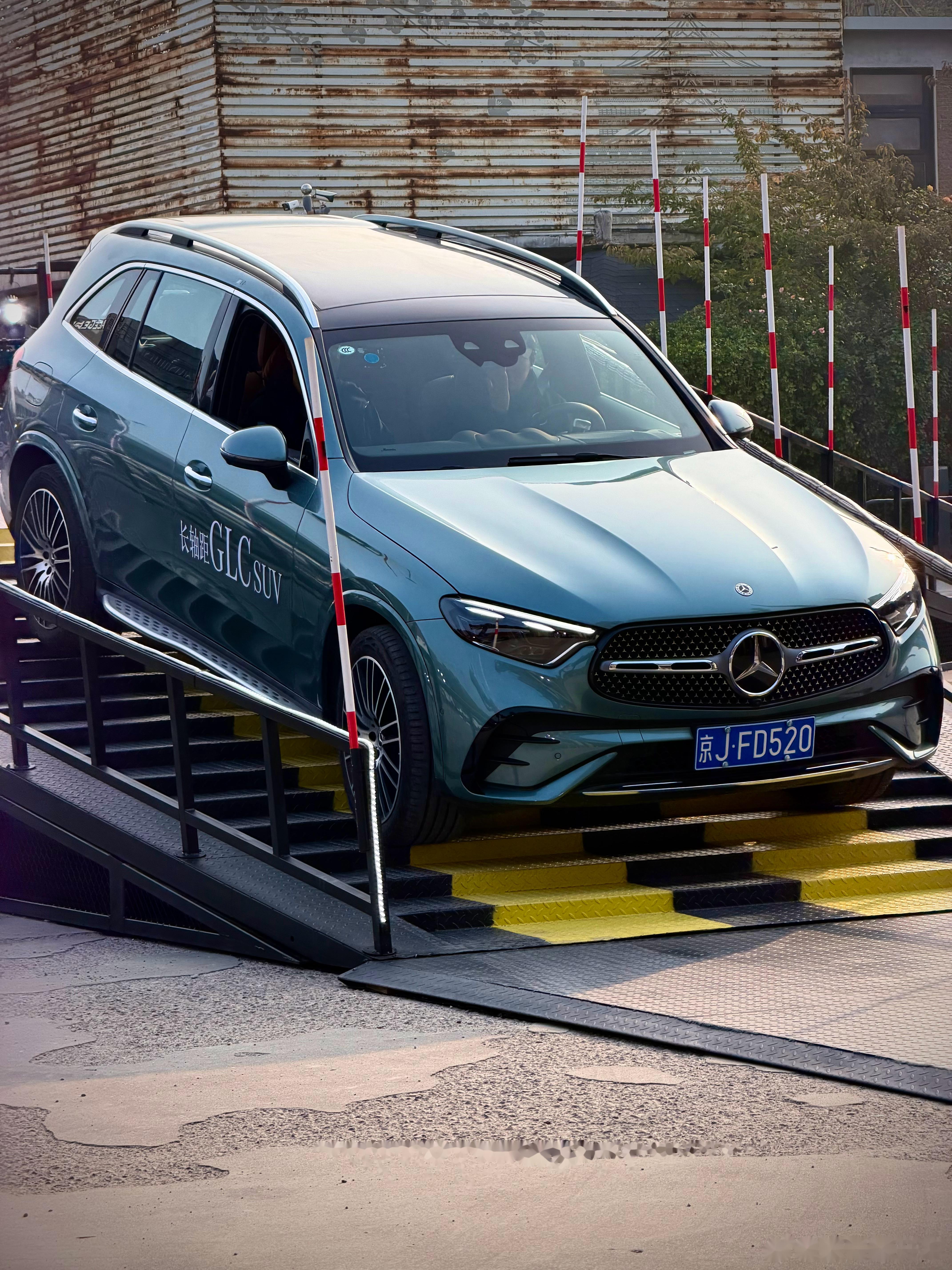 如果要选一辆豪华品牌燃油suv,那奔驰glc车型就是一个绕不开的选择,振