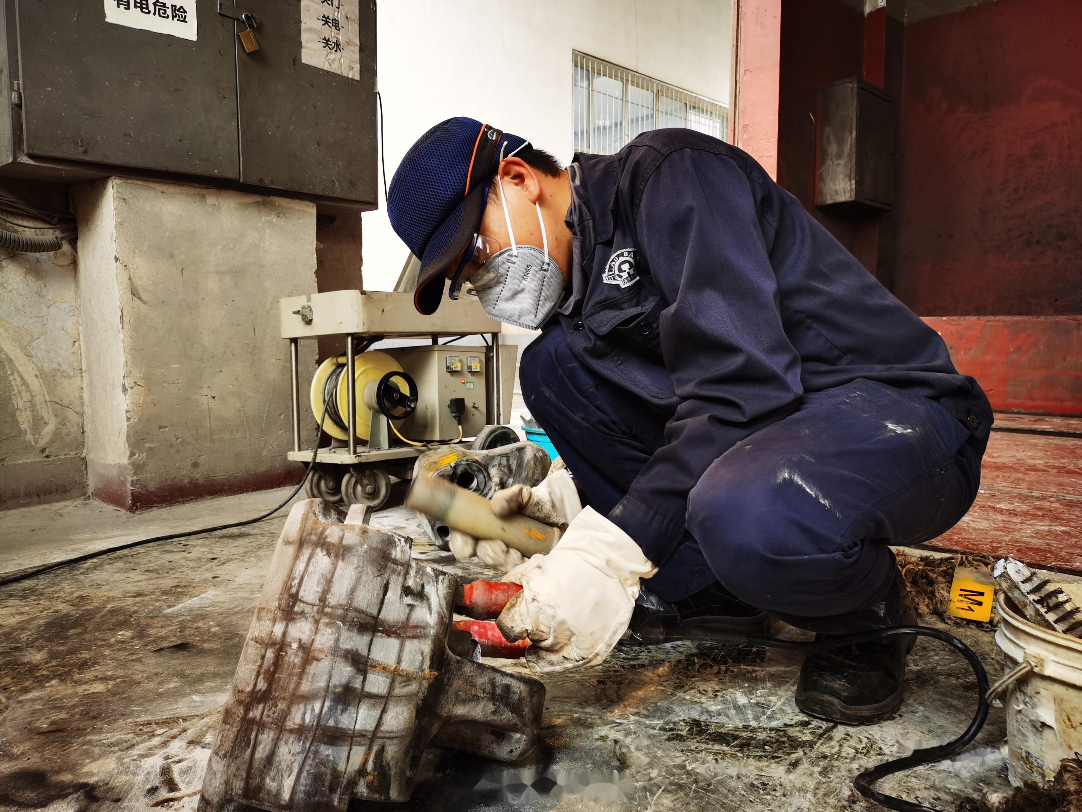 为有效遏制秋季季节性,惯性故障,西昌机务段整备车间主动出击