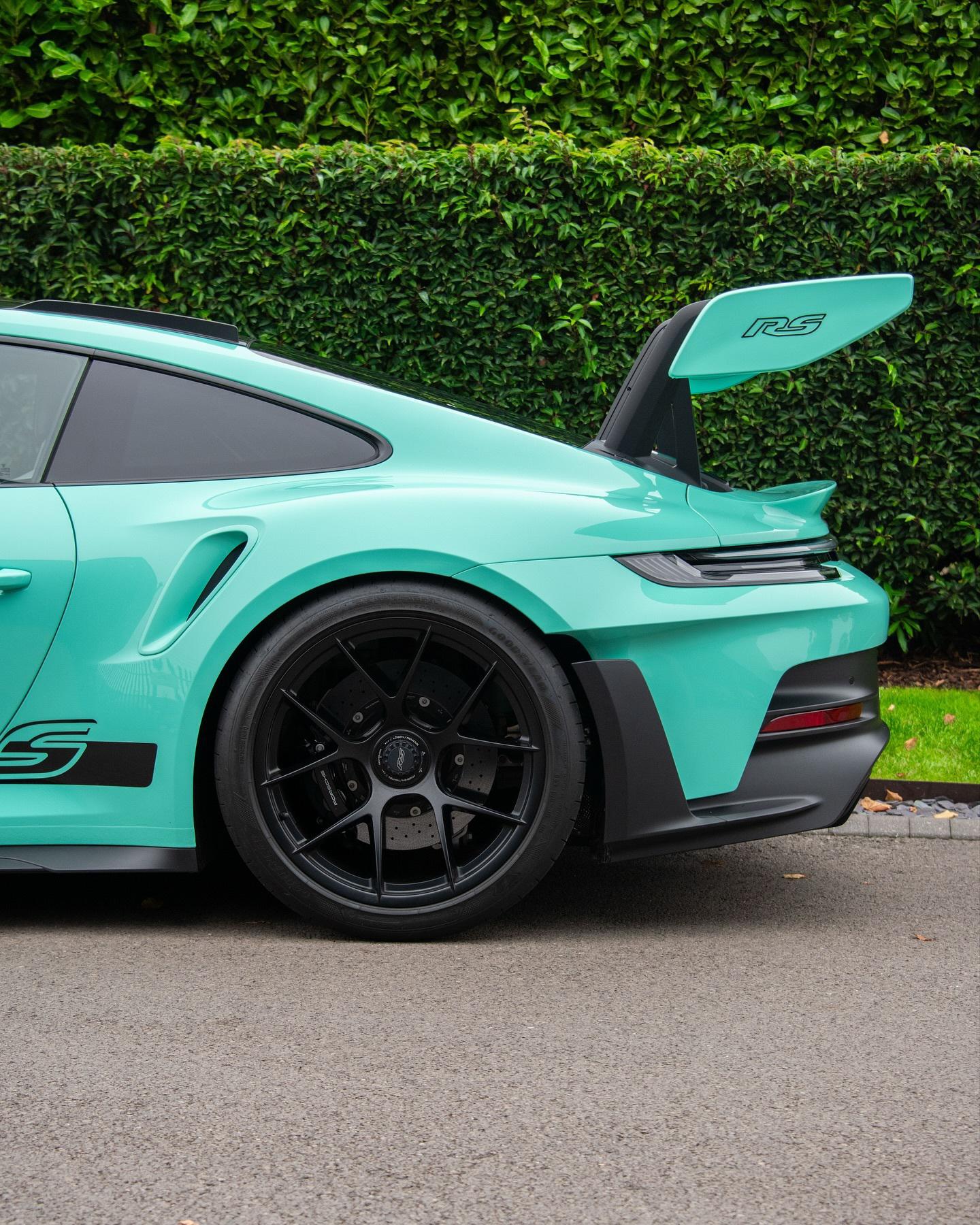 保时捷911 gt3 rs,采用定制薄荷绿车漆 这台令人惊叹的gt3 rs配备了