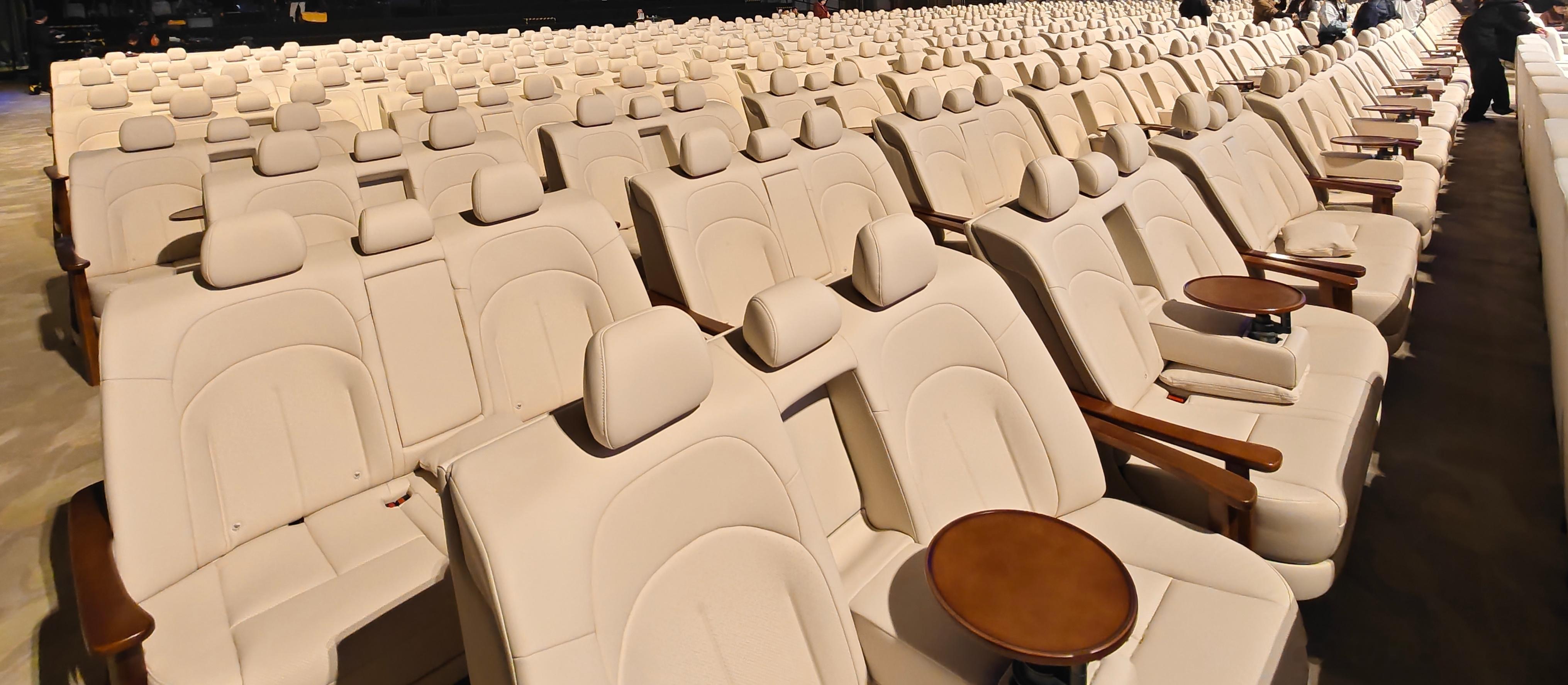 昨天看从业群发的,今天日产n6发布会现场全是后排改的沙发 好久没猜