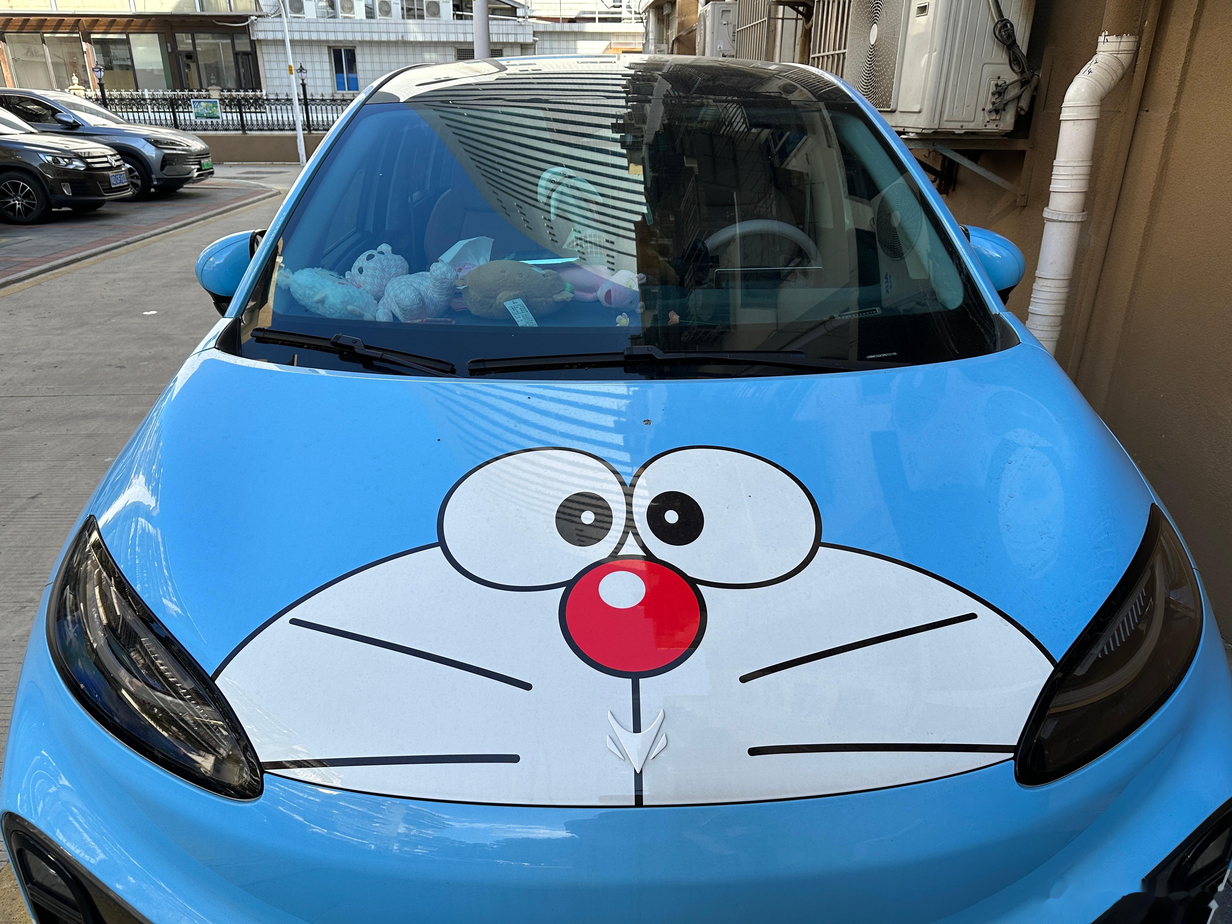 看到哆啦a梦的痛车,真是既可爱又美观