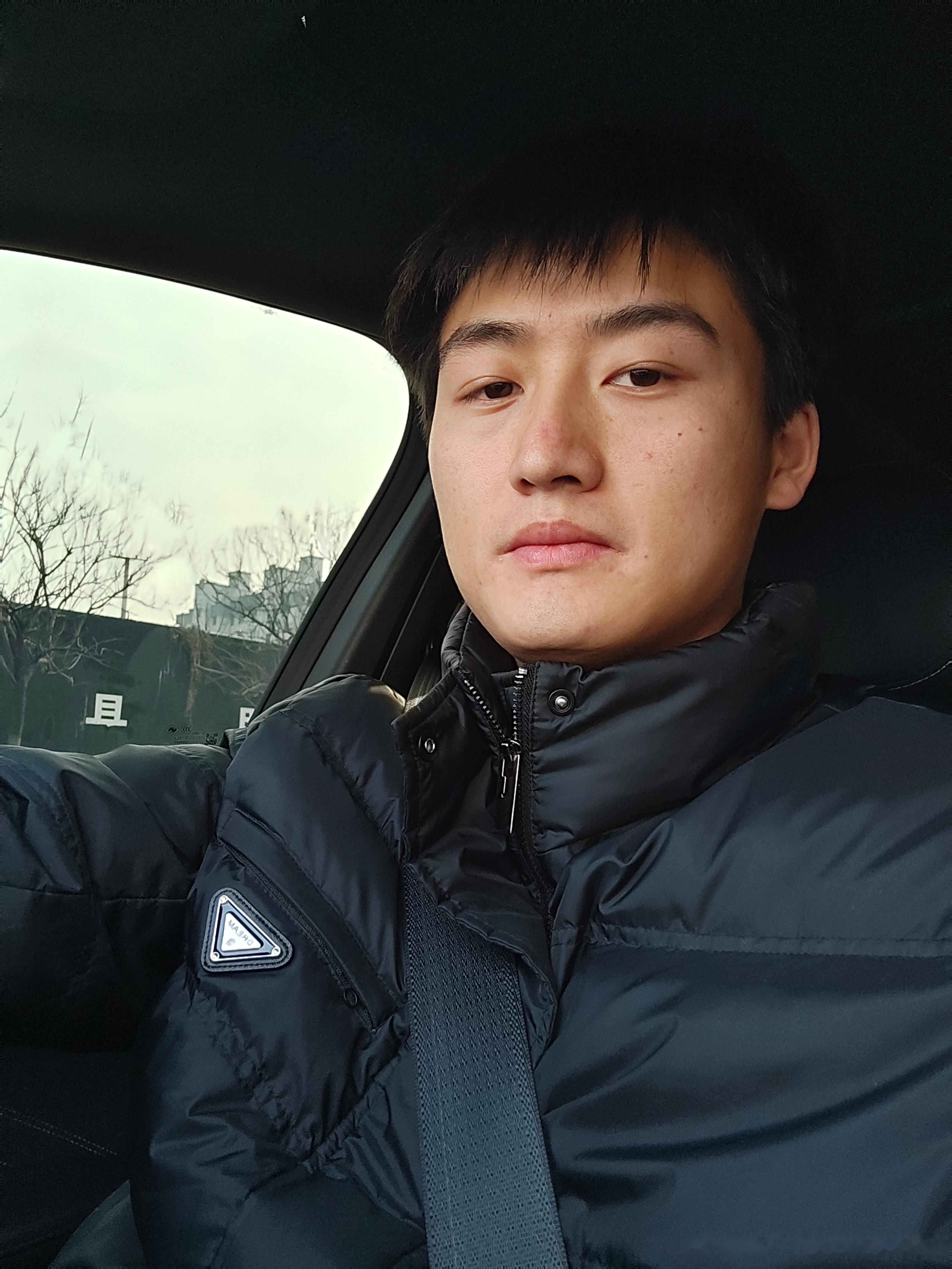 晚风夹带着槐花的香