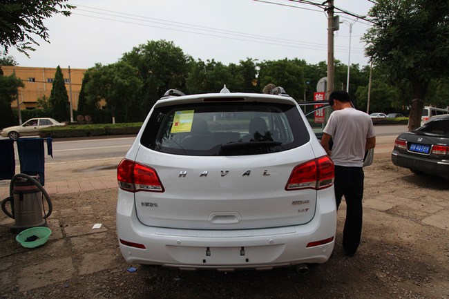 吧,花了45块洗个车……小工问我这啥车,我媳妇抢着说:"哈弗……h12!