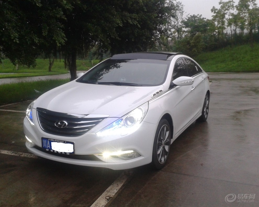 白色小八提车作业