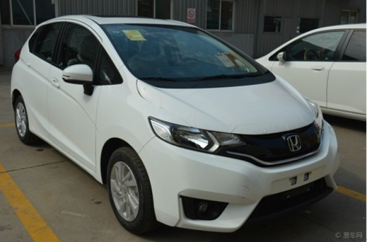 白色新飞度求认证