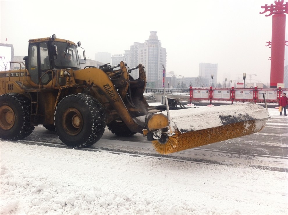 【原创首发】好有力量的扫雪车