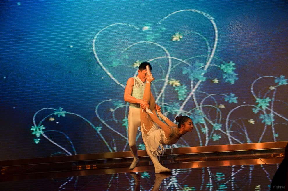 【英朗首发】男女双人杂技