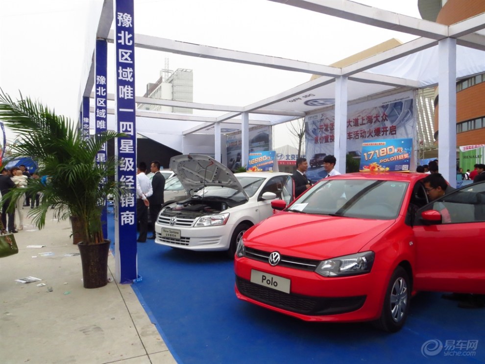 今年安阳的春季首届车展,纯情妹纸是唯一收获