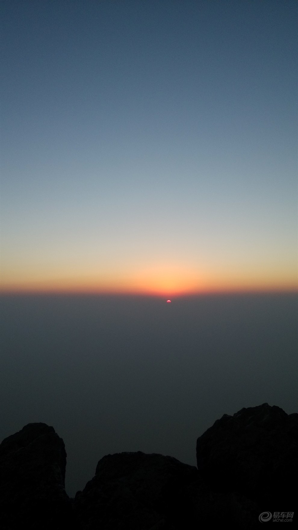 【峨眉山】快天亮了的景色
