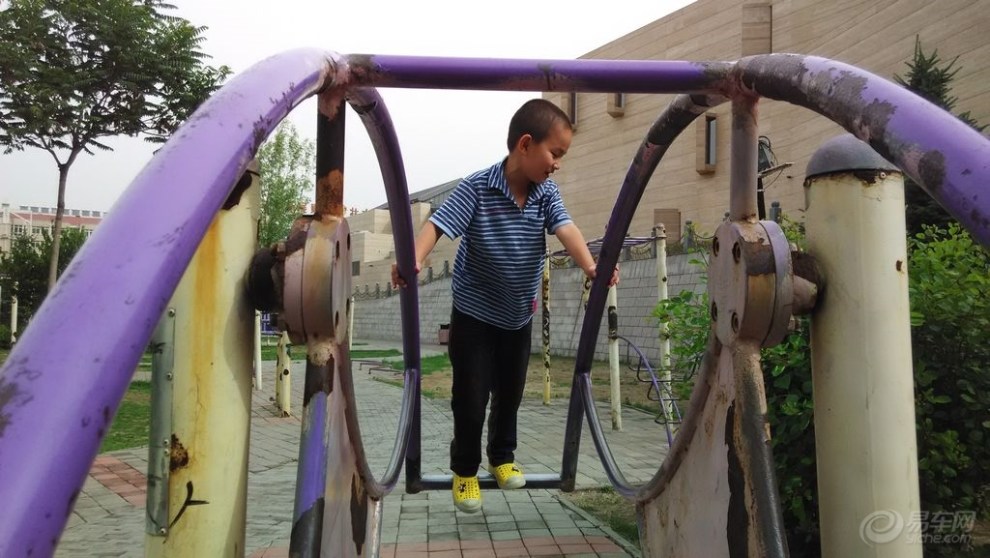 【宝贝快乐秀】140525玩跷跷板