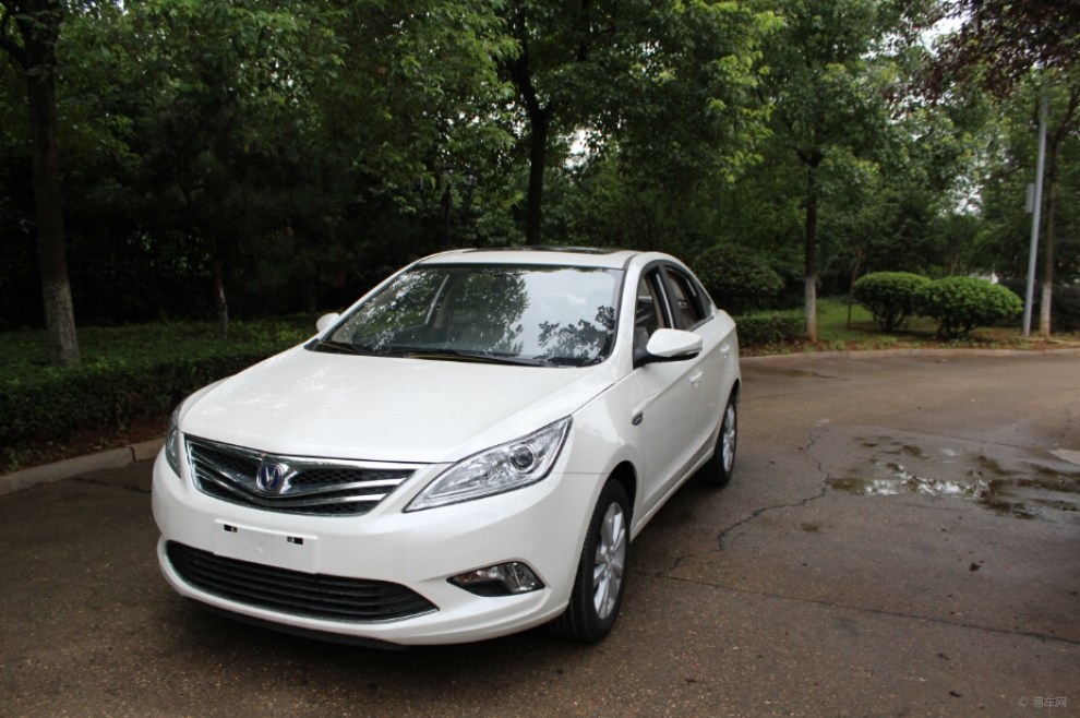 【申精的提车作业】奋斗的小青年入手长安逸动手豪白!