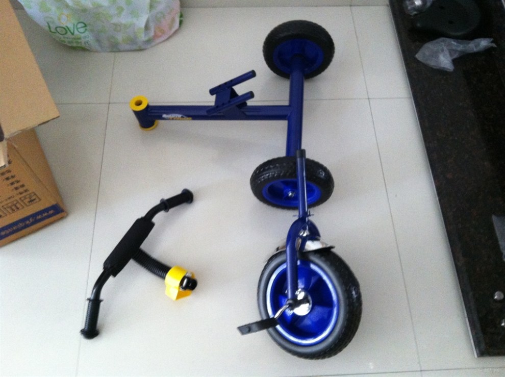 组装儿童三轮车