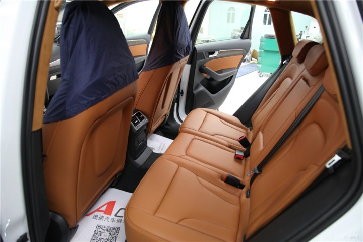 【小改作业】个性翻毛皮内饰,多工能方向盘,后排出风.》》