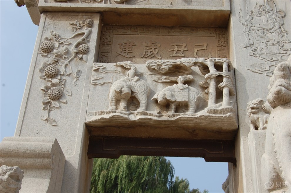 一绝:安丘庵上石坊