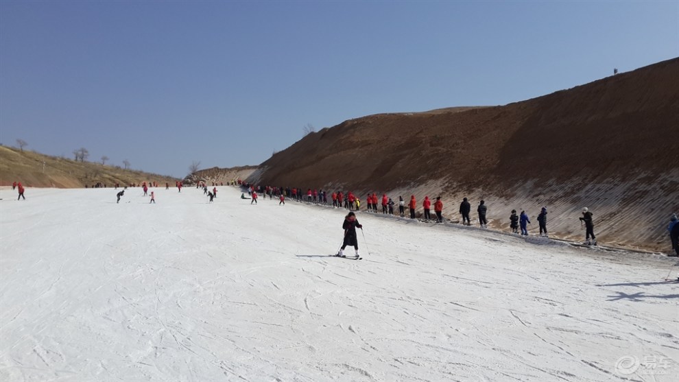 赤峰市道谷南山滑雪场图片