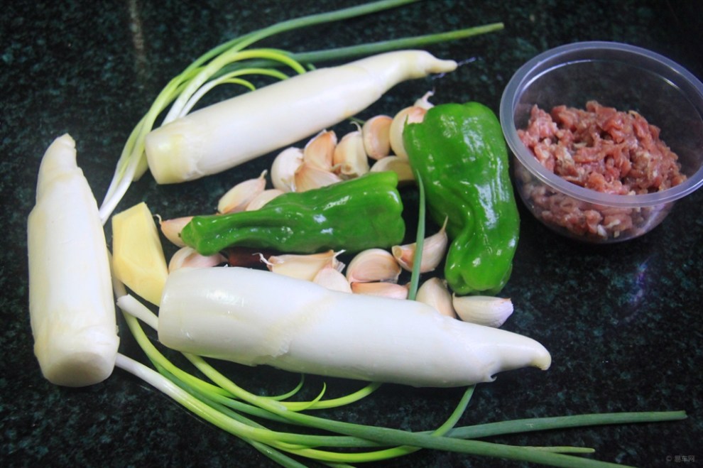 午餐时刻送佳肴 篙芭(茭白)炒肉