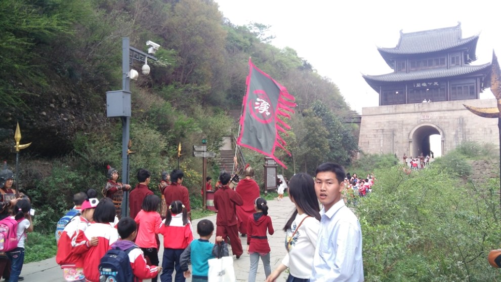 (四月精华大比拼)恩宠之星 爱车35见证剑门关雄伟壮丽