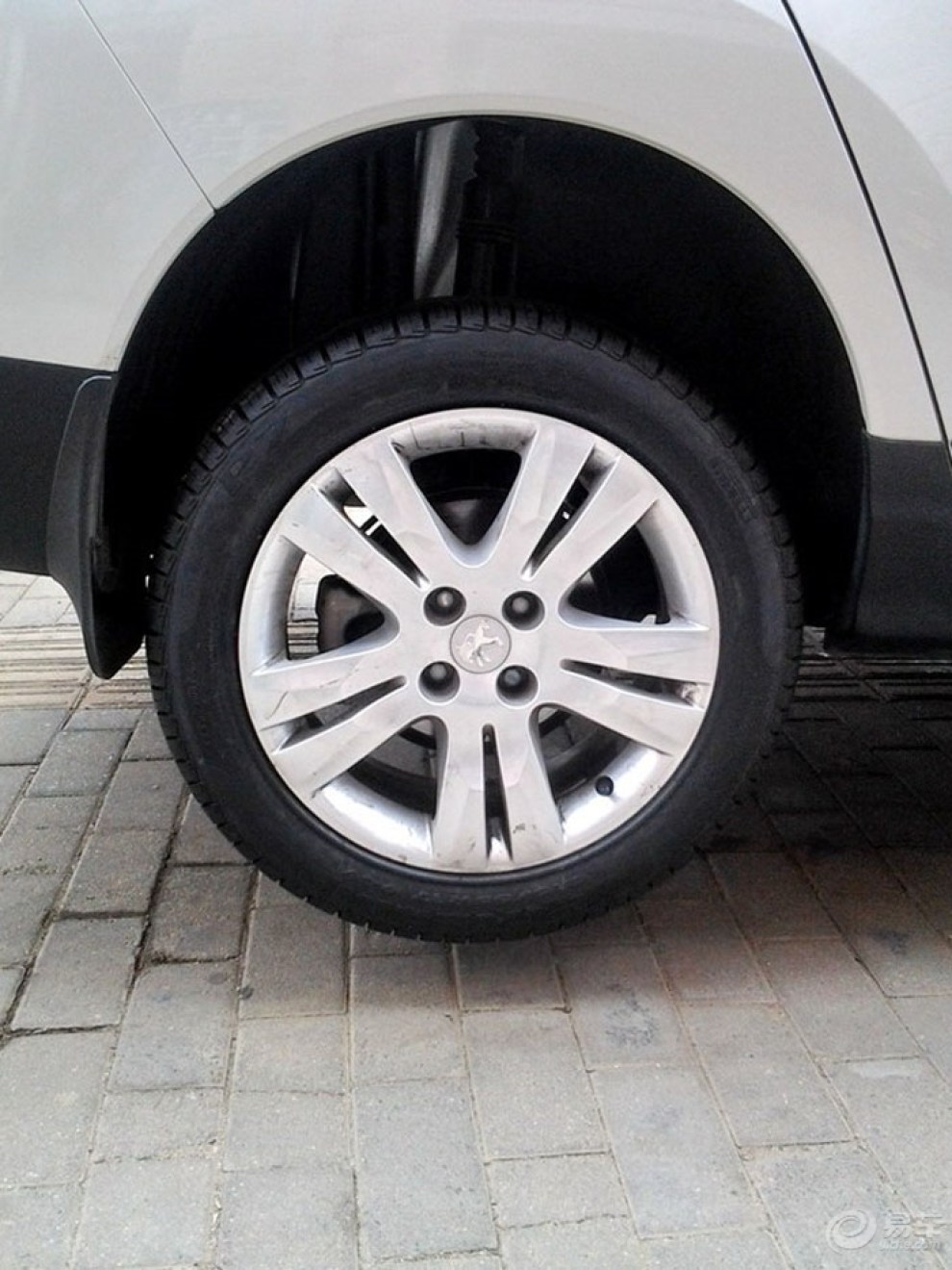 【3008论坛首例全车轮胎换装作业闪亮登场】_标致3008社区图片集锦