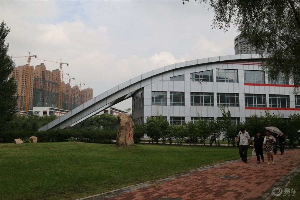 哈尔滨三中群力校区!