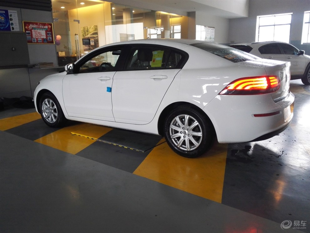 大家喜欢乐见的 观致3手动档 临沂观致冒雨走一辆