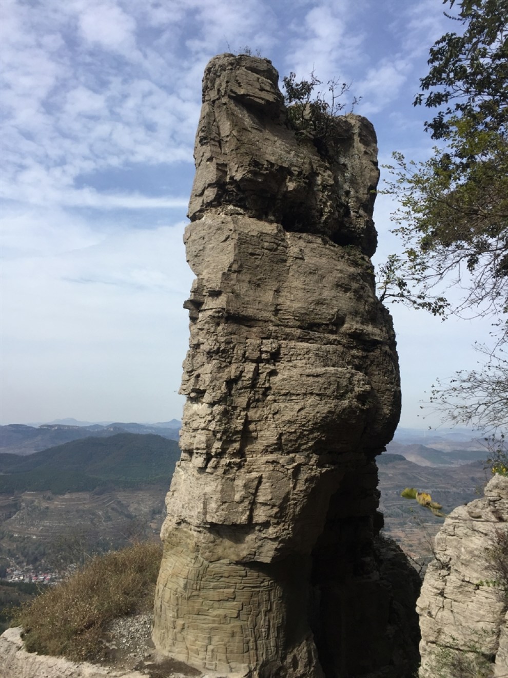 攀爬山東棗莊抱犢崮