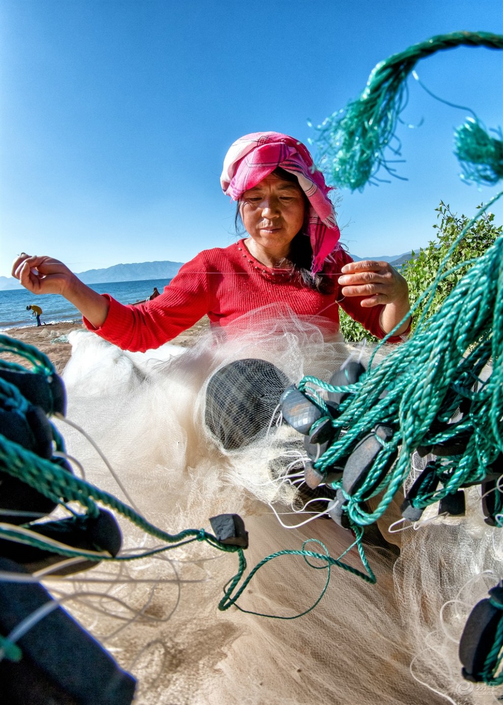 劳动颂歌〕湖边渔民生活拾遗
