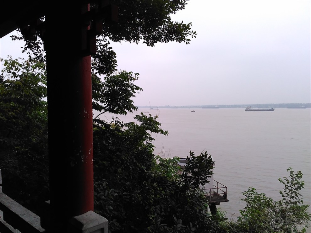 【劳动最光荣】弋矶山上的医院