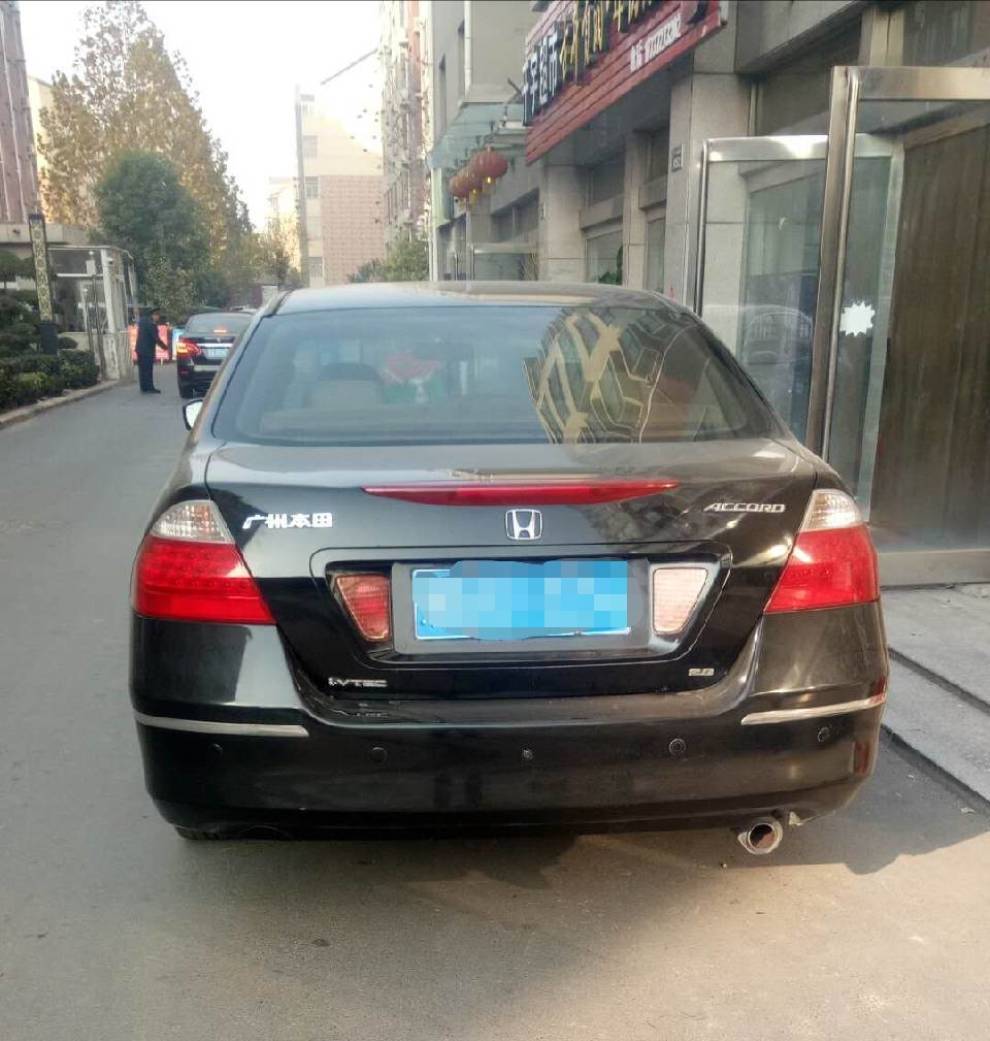 这款雅阁的ivtec标识怎么在左边?是哪一年的呢?