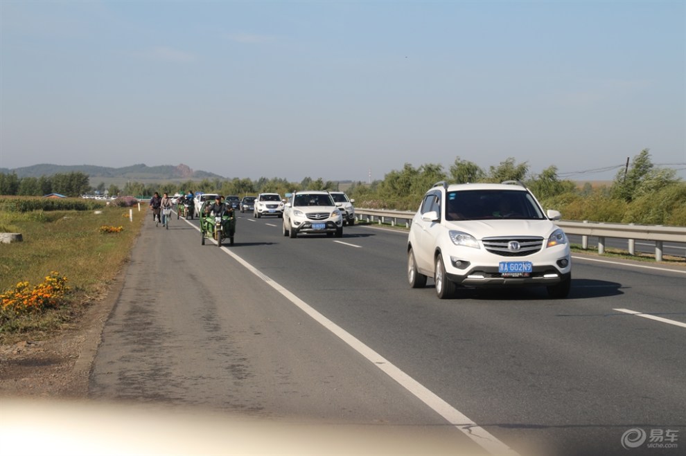 車友會自駕遊途中車隊