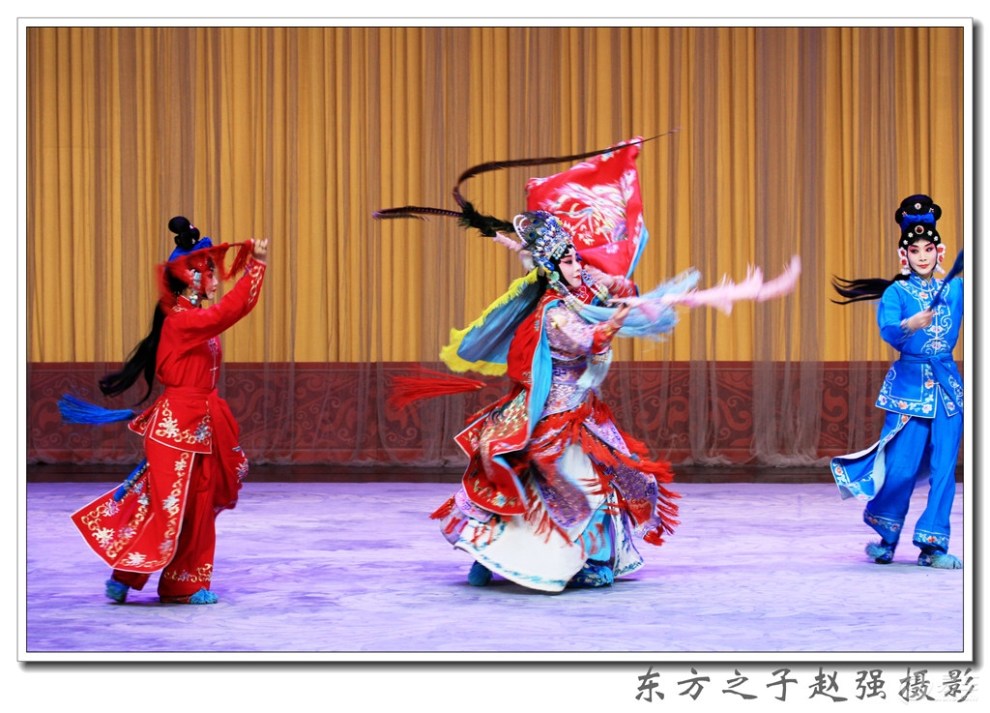 天津青年京剧团演出京剧《双阳公主》剧照 双阳公主张蕊麟饰