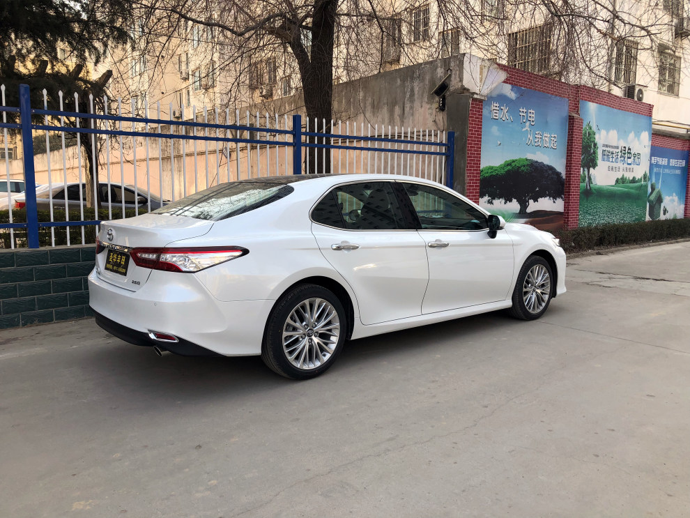 全新第八代凯美瑞2.5豪华版提车