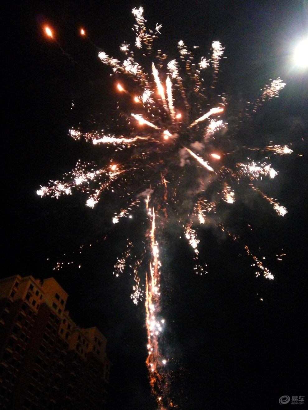 迟到的作业------鞭炮声声辞旧岁,最美烟花自醉人!