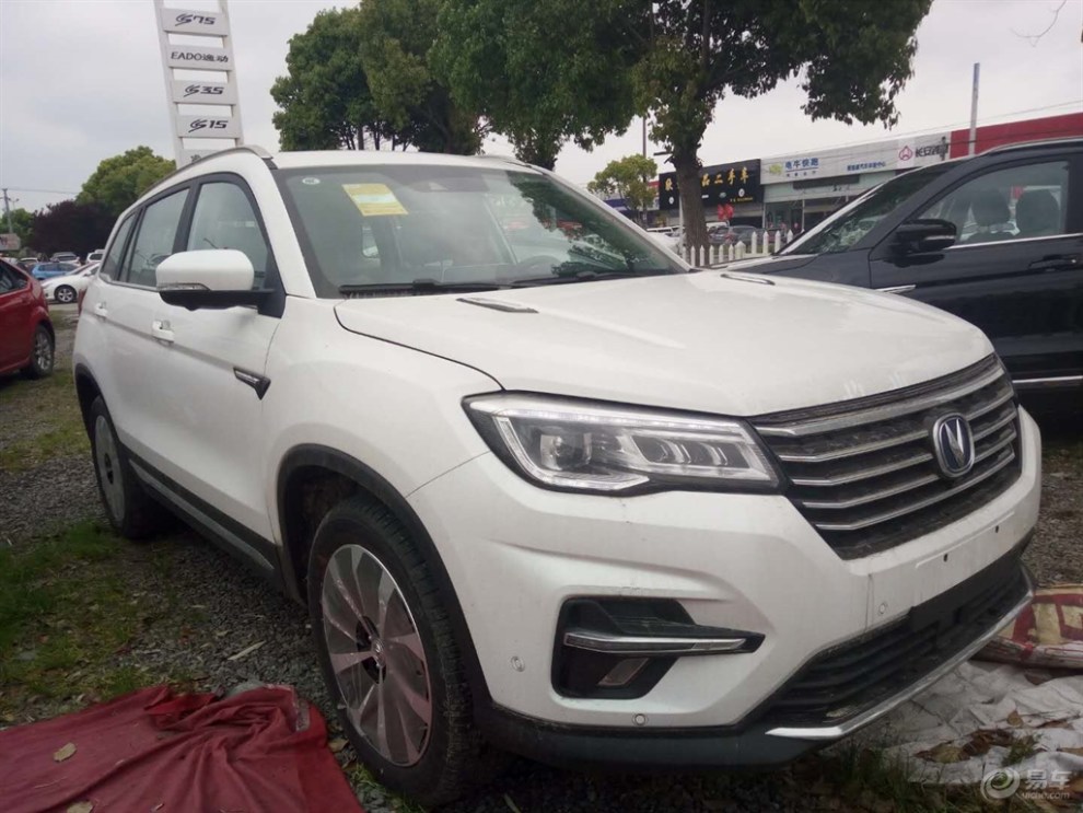 【纠结买轿车还是suv时,巧遇18款cs75新车到店】_长安cs75社区图片