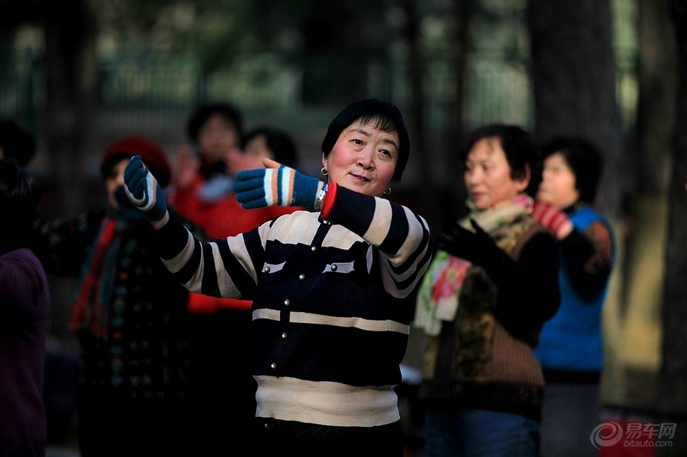 晨练的老人们