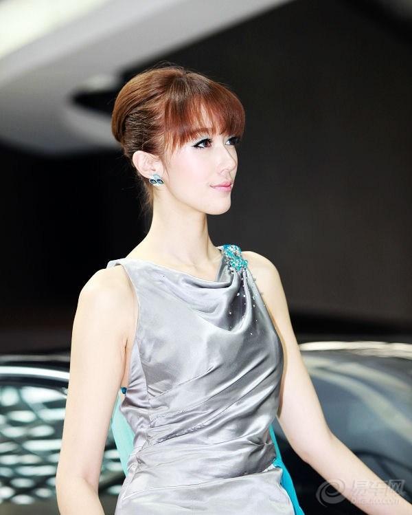 【广州车展美女】奔驰展台车模 气质女神宋姗姗