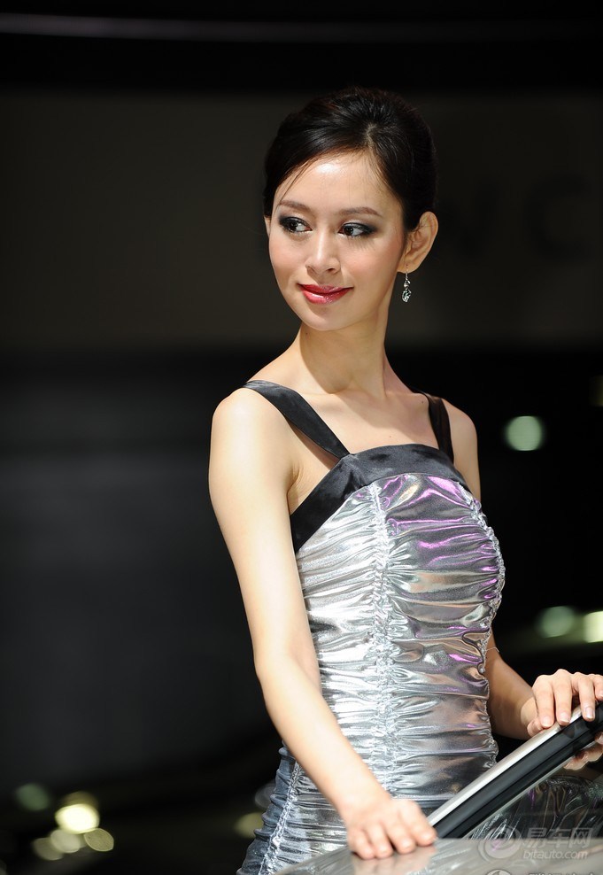 【车展美女】性感,妩媚,丰满 网罗美女车模总有一款适合你
